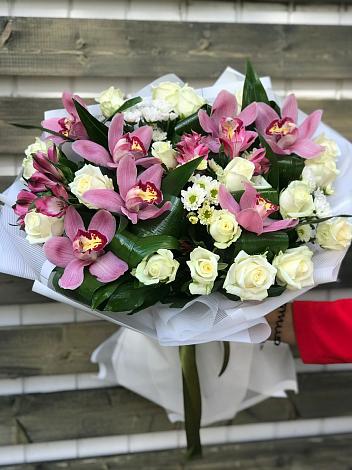 Букет цветов из: Розы и Хризантемы в Зеленоградском