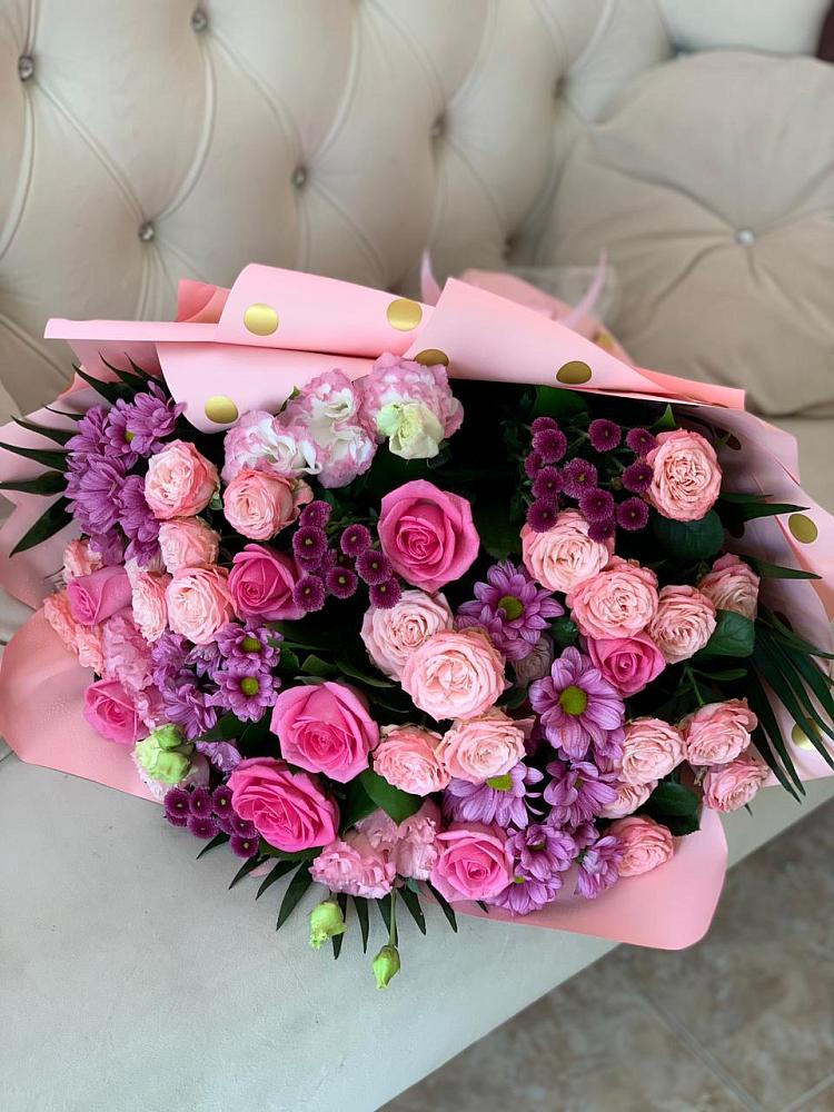 Букет цветов из: Хризантемы, Розы и Лизиантусы в Зеленоградском