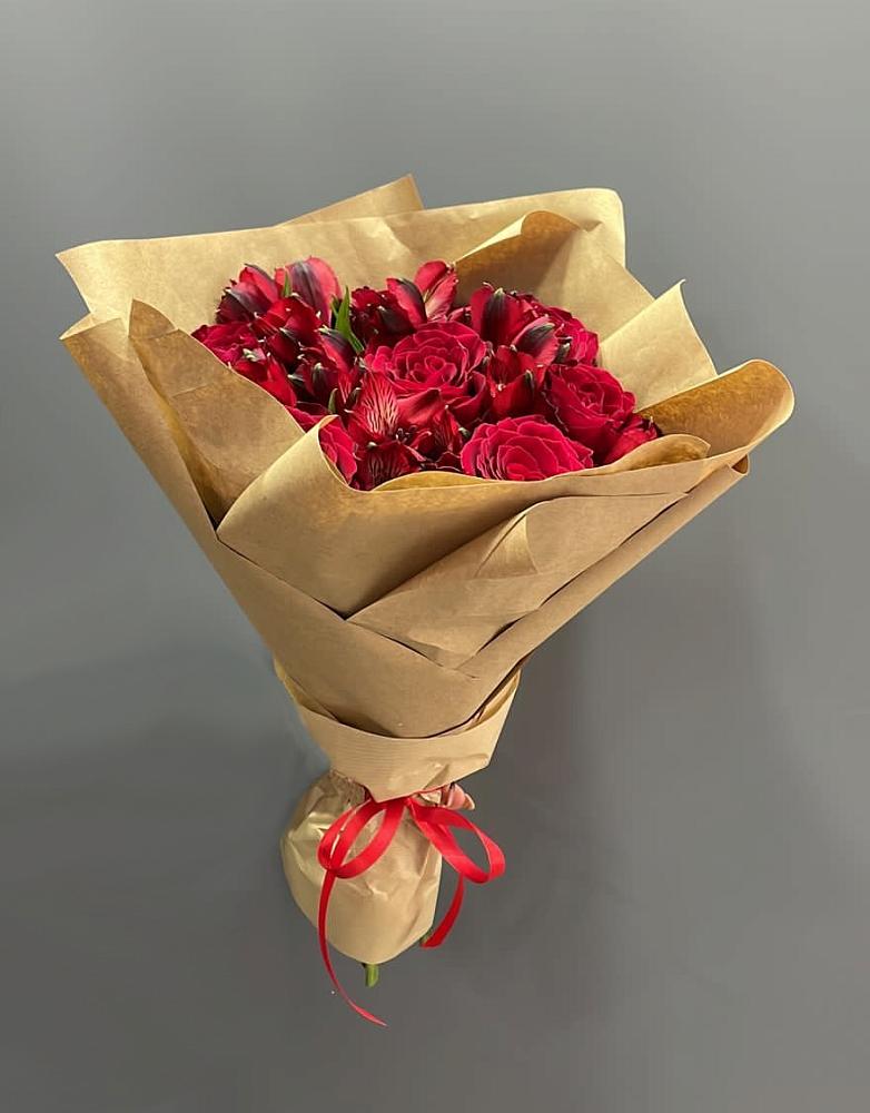 Букет цветов из: Альстромерии и Розы в Зеленоградском