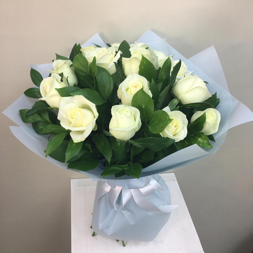 Букет 15 Белых роз Проуд в Зеленоградском