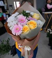 Букет цветов из:  Герберы, Розы и Хризантемы в Зеленоградском