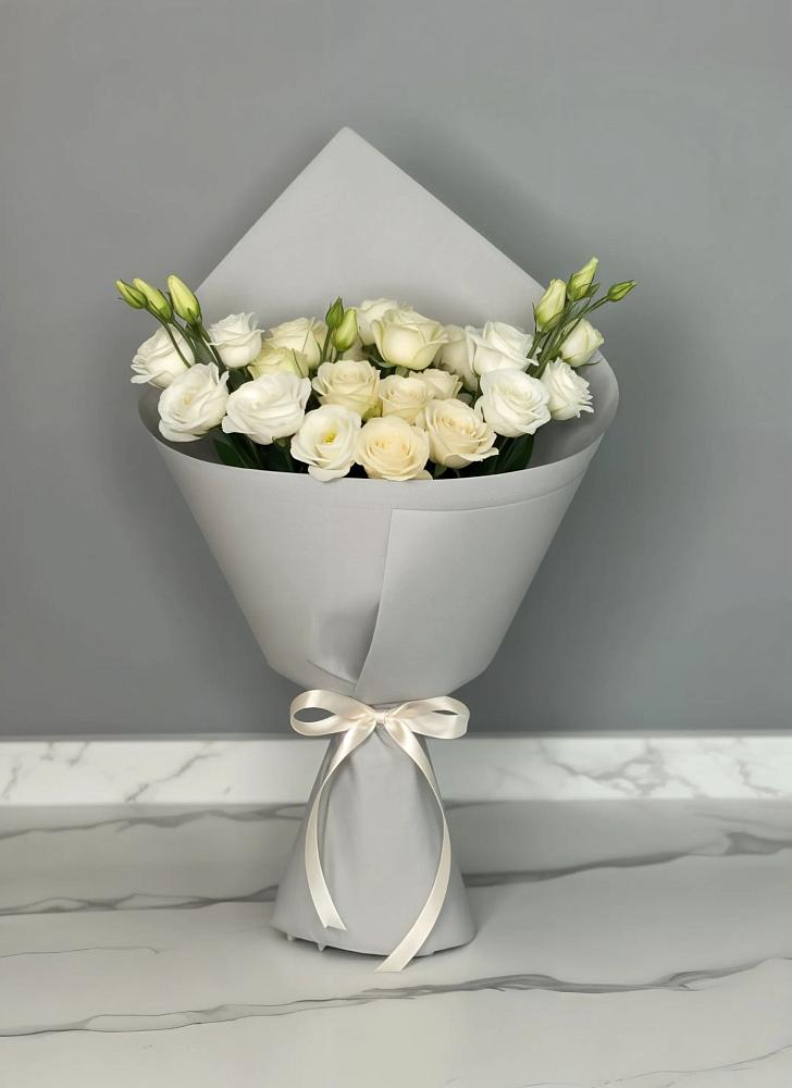 Букет цветов из: Розы и Лизиантусы в Зеленоградском