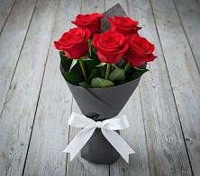 Букет 5 Красных роз Эдлесс Лав в Зеленоградском