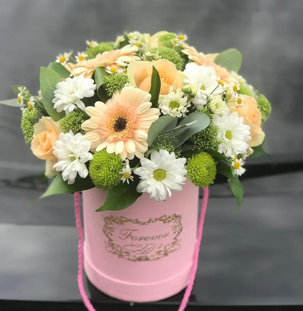 Цветочная композиция из Розы, Герберы и Хризантемы в шляпной коробке в Зеленоградском