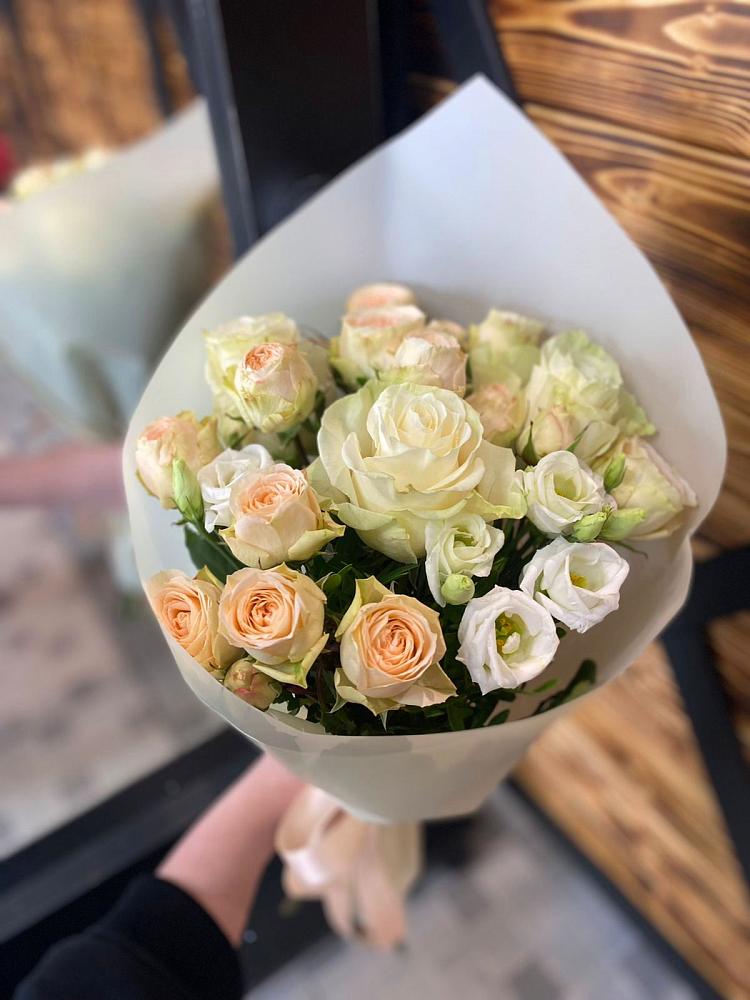 Букет цветов из: Розы и Лизиантусы в Зеленоградском